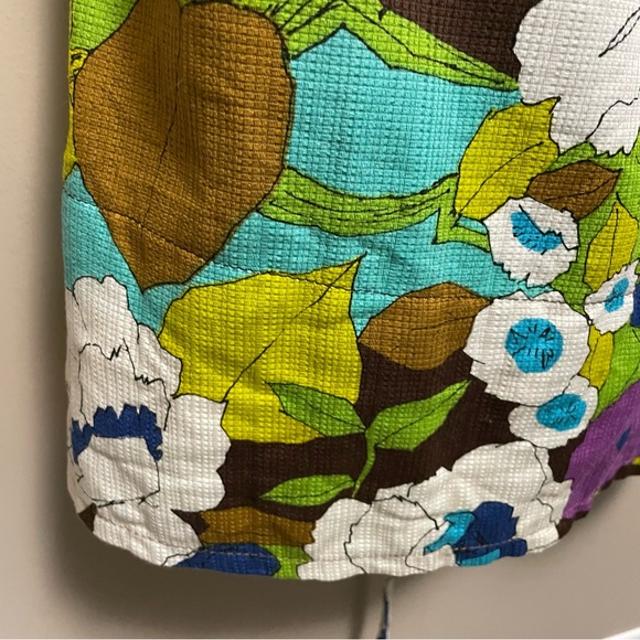 Vintage 60s Mini Dress With Bold Floral Pattern - Picture 5 of 13